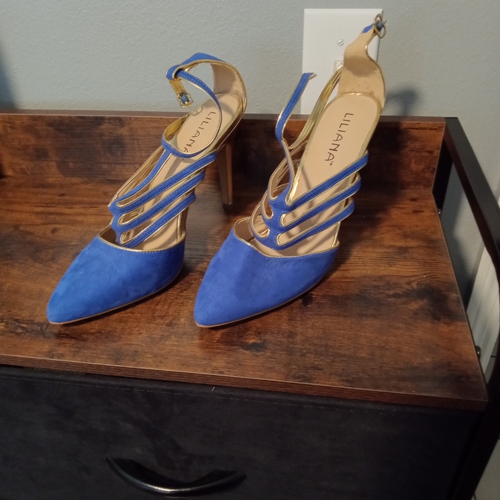 Lilliana blue heels size 10